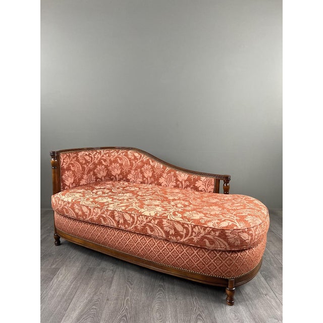 20th Century Louis XVI Chaise Lounge in Fabric with Floral Decoration For Sale - Image 4 of 13
