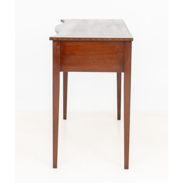 Sheraton Style Flame Mahogany Serpentine Table For Sale In New York - Image 6 of 9