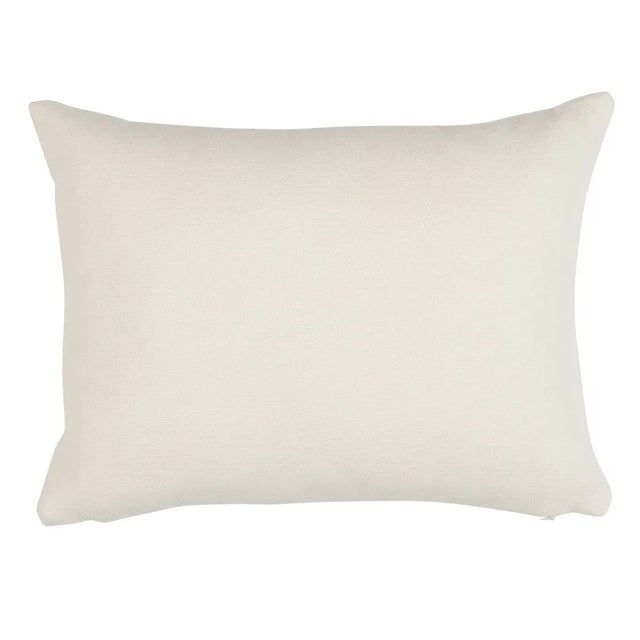 This pillow features Infinito Indoor/Outdoor Trim with a knife edge finish. With its interesting, interlocking loop motif,...