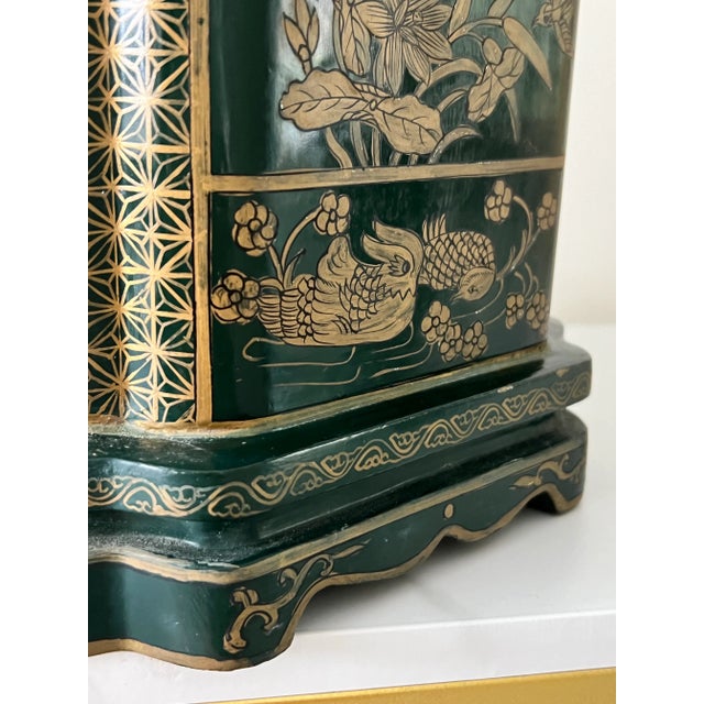 Wood Vintage Chinoiserie Hollywood Regency Green Lacquer Tea Canister Shape Table Lamp For Sale - Image 7 of 11