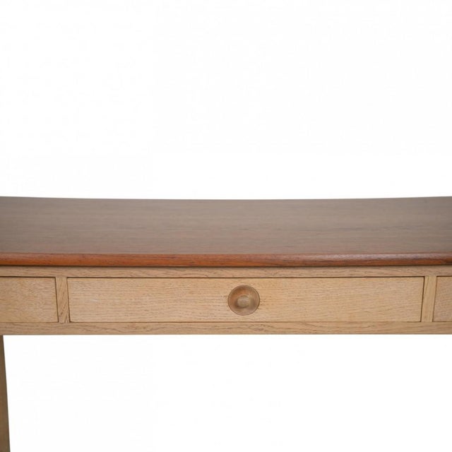 1960s AT305 Desk in Oak and Teak by Hans J. Wegner, 1960s For Sale - Image 5 of 18