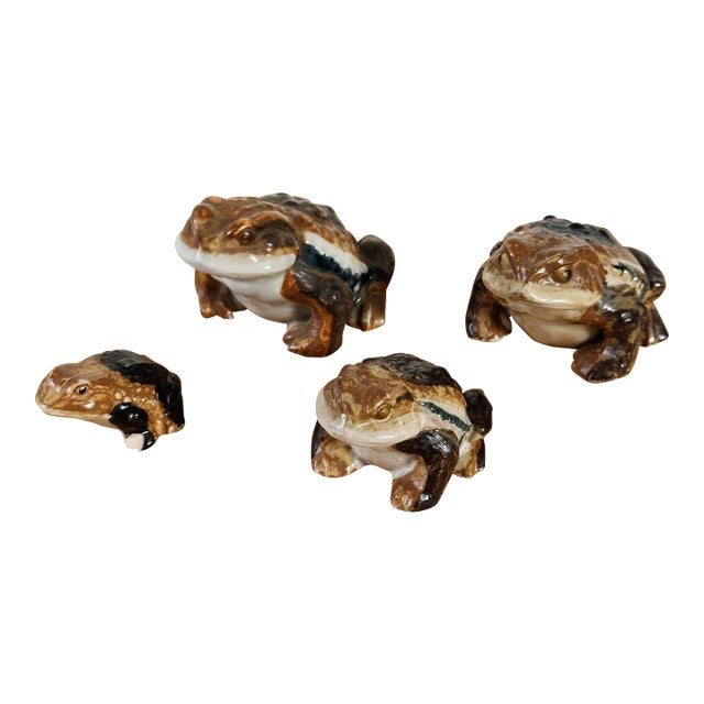 Vintage Hirado Style Japanese Ceramic Toads in Varying Sizes, Set of Four (4) For Sale