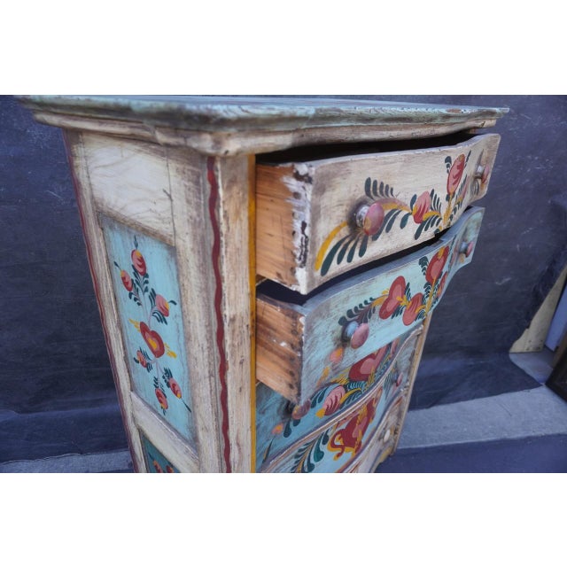 Baby Blue 5-Drawer Dresser Decorated by Peter Hunt c.1930 For Sale - Image 8 of 9