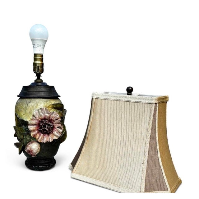 1880s French Barbotine Majolica Vase in the Form of a Lamp For Sale - Image 9 of 12