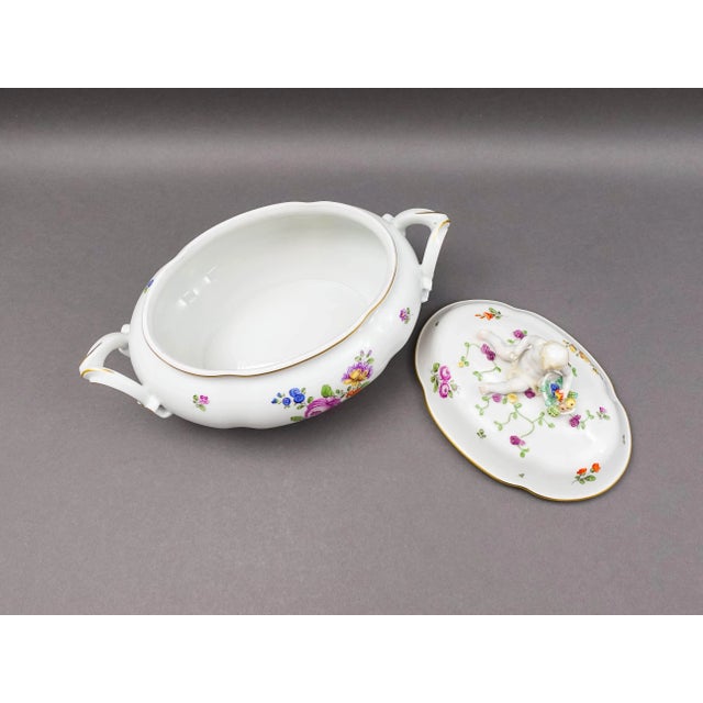 Ceramic Mid 20th Century Augarten Wien Austria Floral Gold Gilt Porcelain Large Oval Covered Soup Tureen For Sale - Image 7 of 9