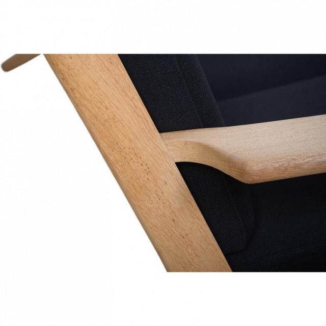GE290 Three-Seater Sofa in Oak and Black Fabric by Hans Wegner, 2000s For Sale - Image 12 of 18
