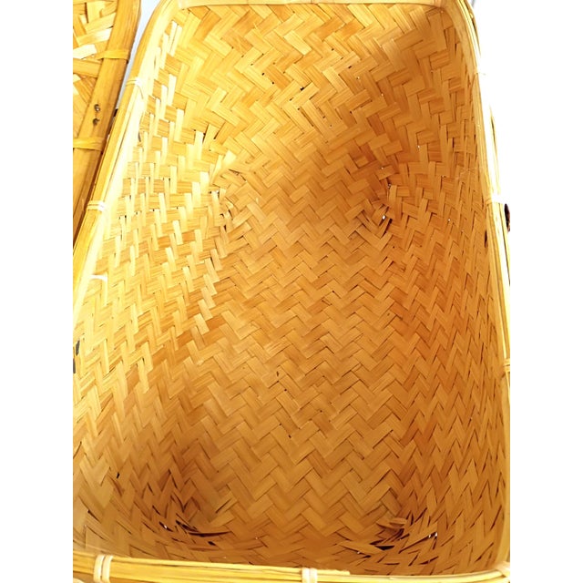 Decorative Anglo-Indian Inspired Style Bamboo Rattan Blanket Hamper | Large Chinoiserie Keepsake Chest | Vintage Lidded Storage For Sale - Image 11 of 16