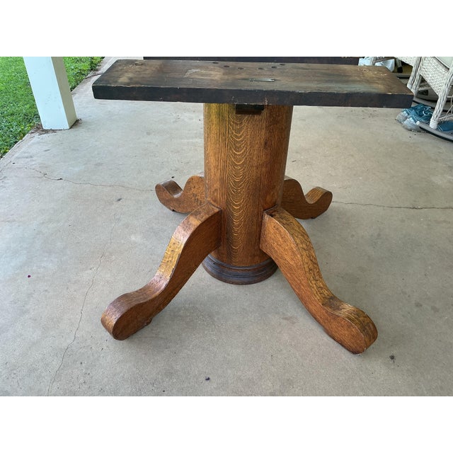Wood 1940s Banta Quarter Sawn Oak Round Dining Table For Sale - Image 7 of 14