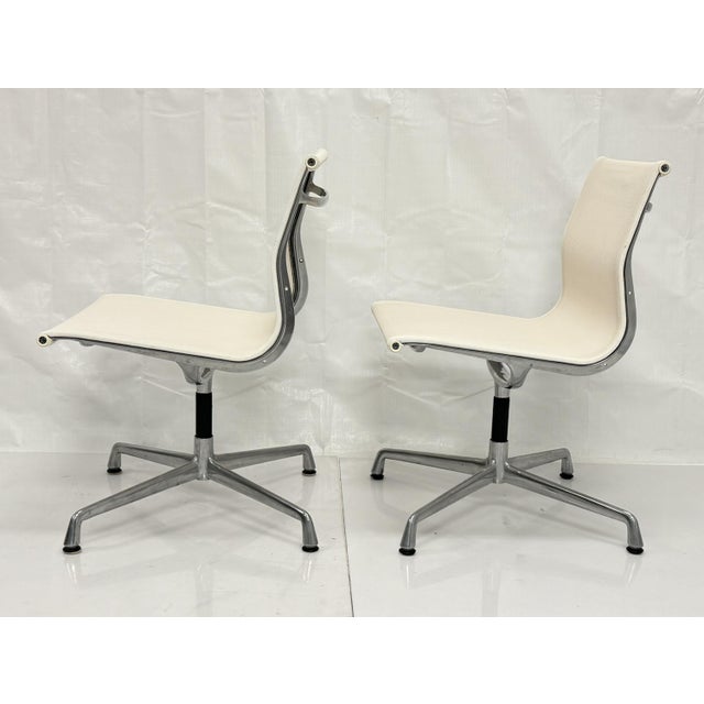 1980s Pair Eames Aluminum Group Swivel Chairs for Herman Miller, Vitra Italy For Sale - Image 5 of 18