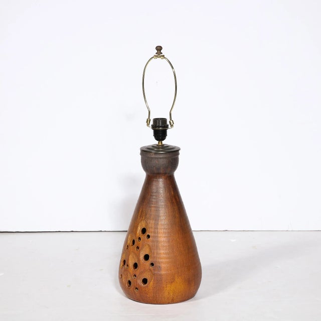 Mid-Century Modernist Ceramic Table Lamp in Graphite and Red Iron Oxide Glaze For Sale In New York - Image 6 of 12