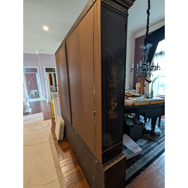 Drexel Heritage Asian-Inspired Chinoiserie Lacquer Display Cabinet, Attributed For Sale - Image 12 of 14