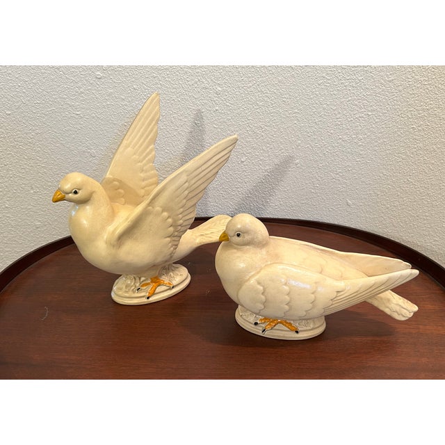 Traditional Set of Vintage 1980s Royal Haeger Usa Dove Figurines, #649 650 For Sale - Image 3 of 5