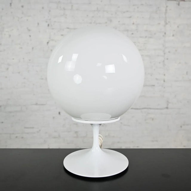 1960s Mid Century Modern Table Lamp Stemlite by Bill Curry for Design Line With Opaque White Glass Ball Shade For Sale - Image 13 of 13