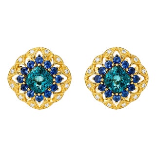 Late 20th Century 14K Yellow Gold Blue Topaz Sapphire Diamond Stud Earrings Estate, Pair For Sale