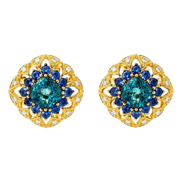 Late 20th Century 14K Yellow Gold Blue Topaz Sapphire Diamond Stud Earrings Estate, Pair For Sale