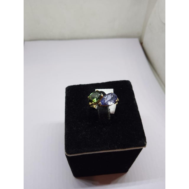 Modern Natural Tourmaline & Tanzanite Ring in 18k Gold For Sale - Image 3 of 7