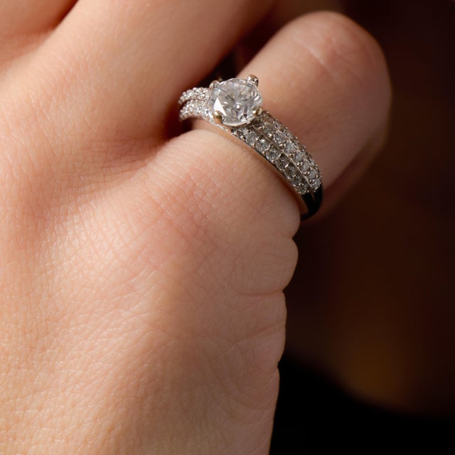 Vintage Diamond 18k White Gold Engagement Ring, Size 5.5 For Sale - Image 4 of 5