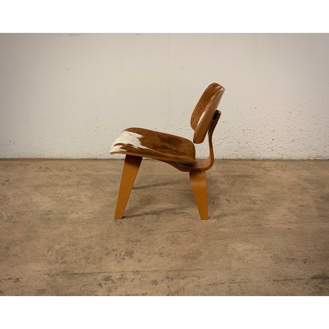 Eames Plywood Group LCW Chair for Vitra by Charles & Ray Eames, 2000s, in Flawless conditions. Designed 1950 to 1959 This...
