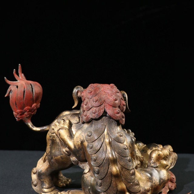 Late 20th Century Vintage Gilt Bronze & Cinnabar Guardian Lion Sculpture – Seated Foo Dog With Cub For Sale - Image 5 of 9