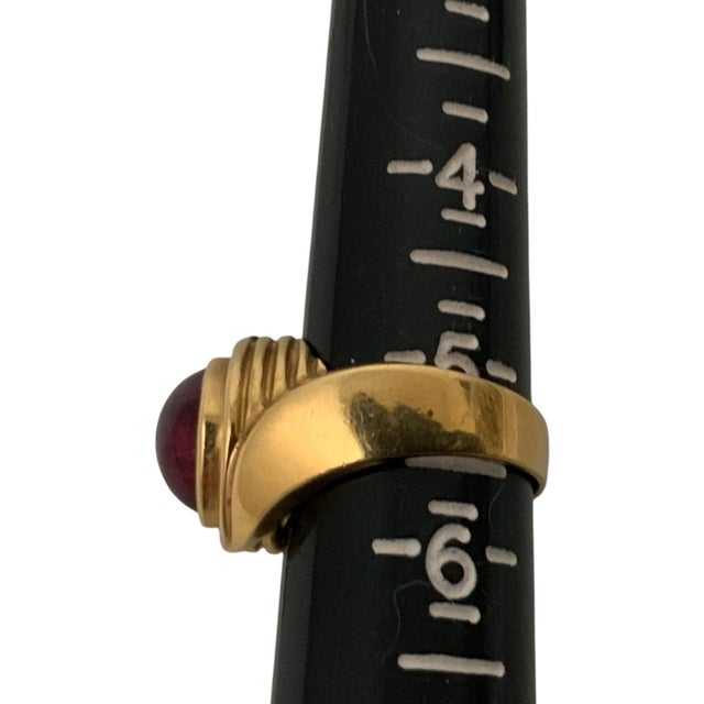 Vintage Mavito 18k Yellow Gold Rubellite / Pink Tourmaline Cabochon Ring Size 5.5 Usa 1980s-1990s For Sale In Palm Springs - Image 6 of 6