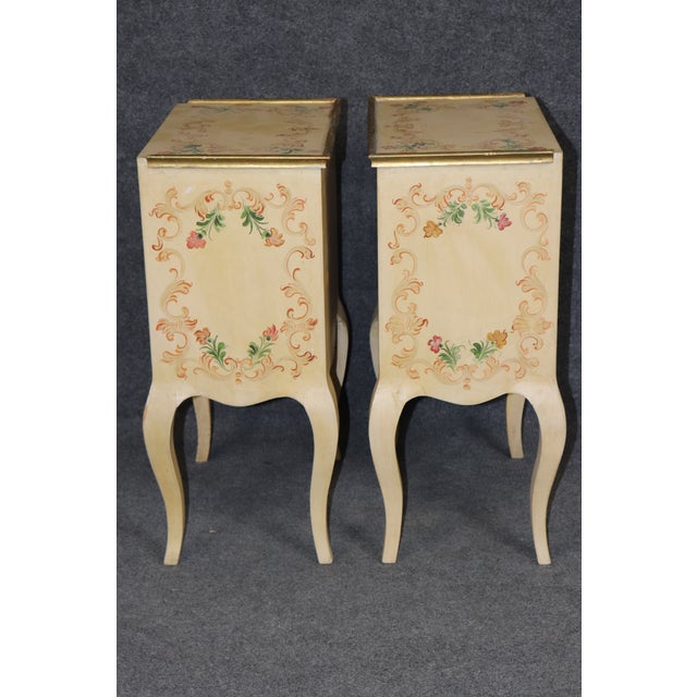 1950's Pair of Italian Venetian Style Creme Paint Decorated and Gilt Nightstands For Sale In Philadelphia - Image 6 of 13