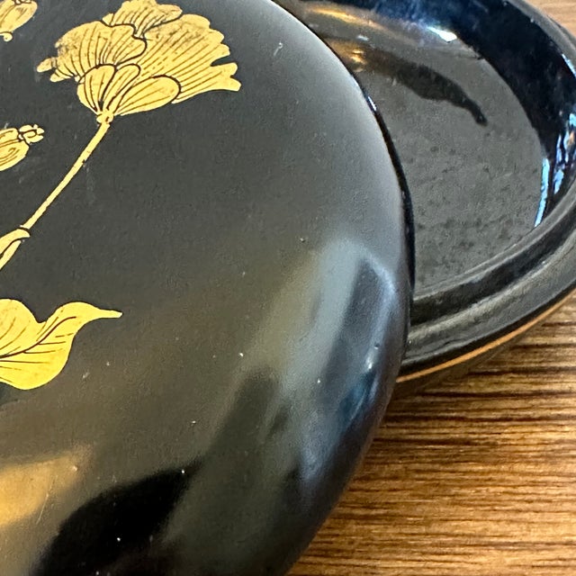 Early 20th Century Early 20th Century Black Lacquered Round Box With Gold Florals For Sale - Image 5 of 5