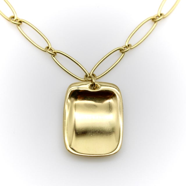 This is an early version of Elsa Peretti’s classic elongated loop charm bracelet. While this iconic bracelet has been made...