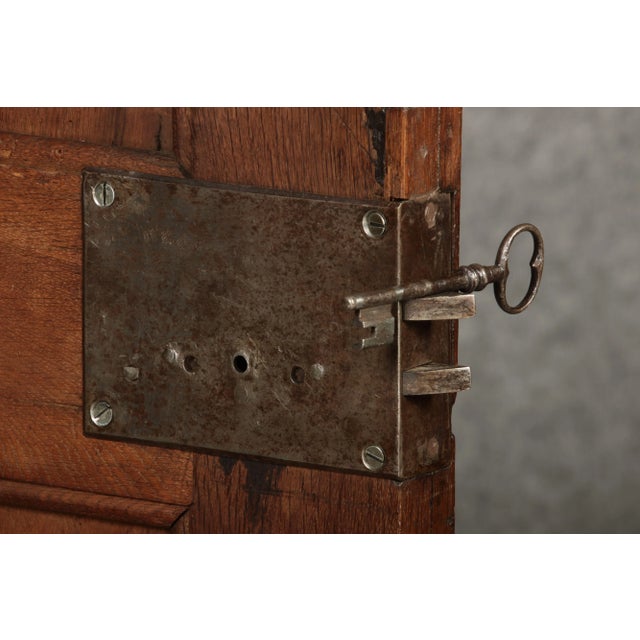 Antique Frankfurt Wave Cabinet in Oak, 1750 For Sale - Image 10 of 18