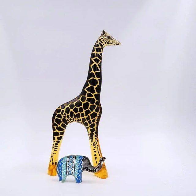 Measures : 2cmx9cm H:5cm Material : acrylic glass