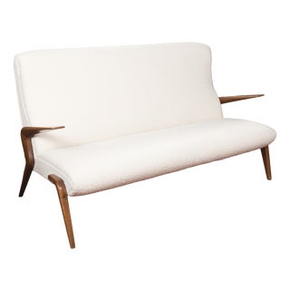 D71 Sofa in Walnut and White Bouclé Upholstery by Osvaldo Borsani for AVB, 1950s For Sale
