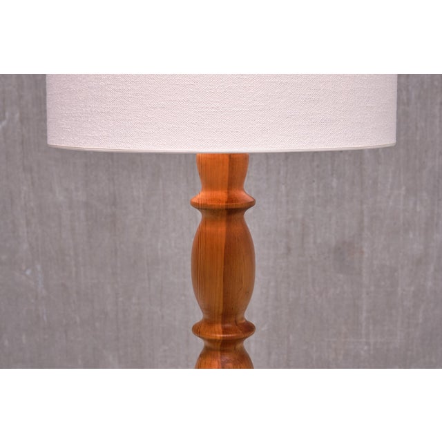 Modern Swedish Floor Lamp in Carved Pine Wood, 1960s For Sale - Image 12 of 14