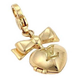Mid 20th Century Louis Vuitton Heart & Bow Locket 18k Yellow Gold Charm Pendant For Sale
