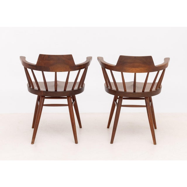 George Nakashima Walnut Captain's Armchairs, Pair For Sale In New York - Image 6 of 10