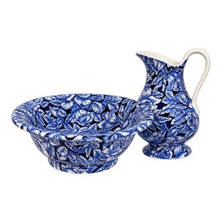 Late 20th Century Coastal Blakeney Staffordshire Blue & White Ironstone Pitcher & Basin Set For Sale