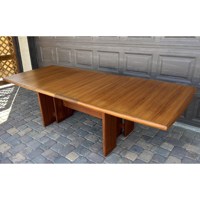 1980s Danish Style Large Teak Extension Dining Table by Nordic Furniture Vintage 1980s For Sale - Image 5 of 9