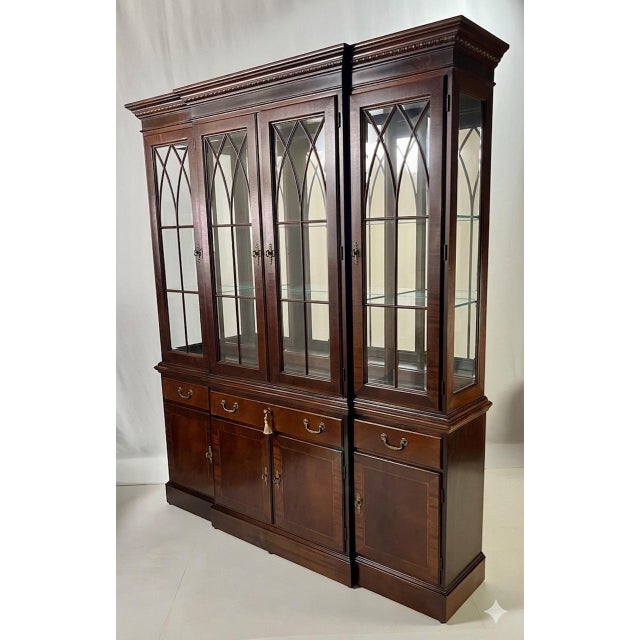 Late 20th Century Vintage Ethan Allen Georgian Style Mahogany Breakfront China Cabinet For Sale - Image 5 of 12