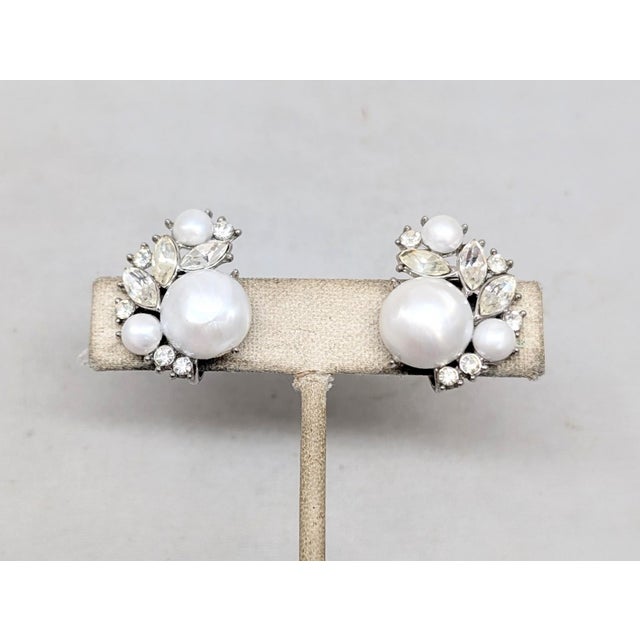 Mid-Century Modern Vintage Signed Crown Trifari Rhodium Plated Mabe Pearl & Clear Rhinestone Clip Earrings-2 Pieces For Sale - Image 3 of 8