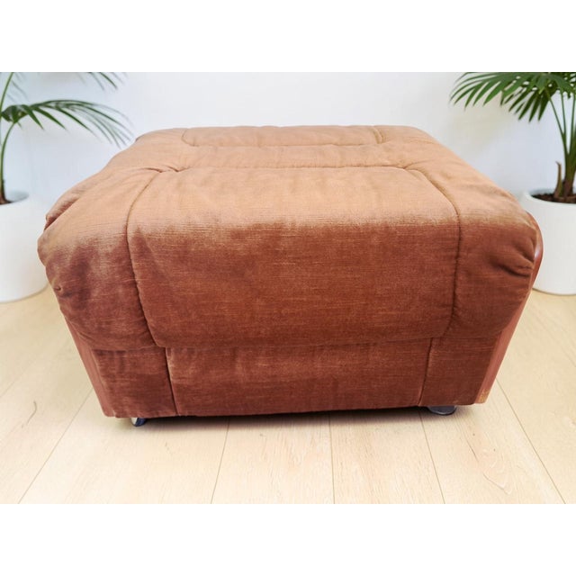 1980s Mid-Century Saddle Ottoman in Teak and Caramel Velour on Castors from G-Plan, 1980s For Sale - Image 5 of 14
