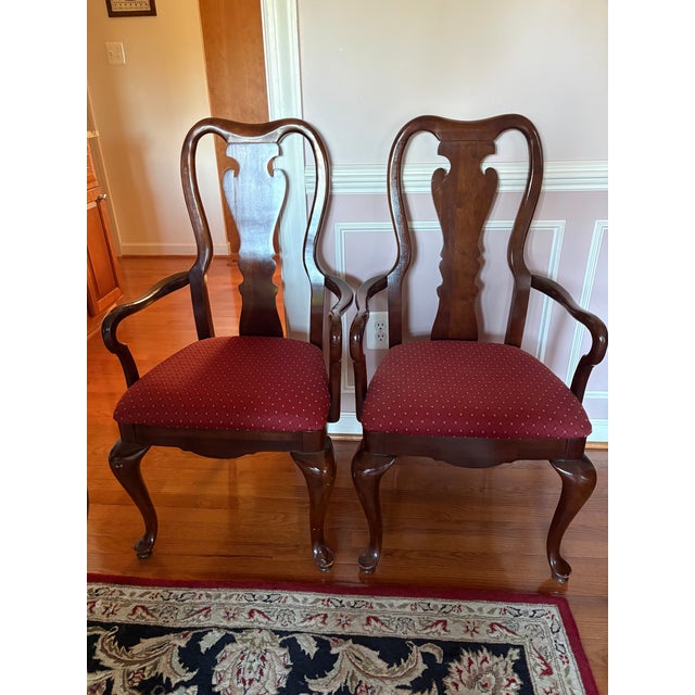Set of 6 Thomasville Collector's Cherry Traditional Dining Chairs - 4 side chairs and 2 arm chairs. Excellent condition....