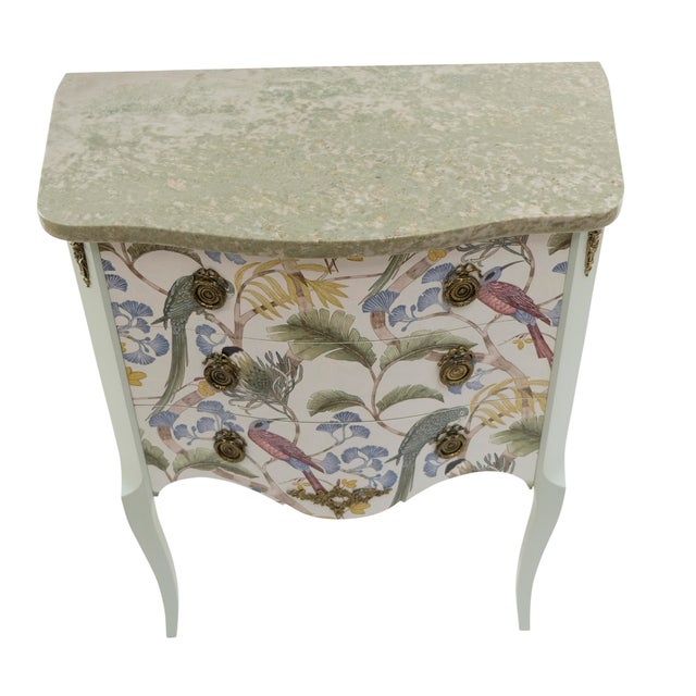 1950s Gustavian Style Commode in Antique White With Exotic Birds Design and Marble Top For Sale - Image 6 of 8