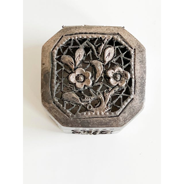 English 1940s Charming Metal Filigree Pillbox For Sale - Image 3 of 7