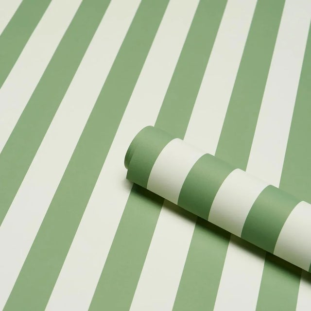 Contemporary Schumacher Emma Stripe Wallpaper In Apple Green For Sale - Image 3 of 4
