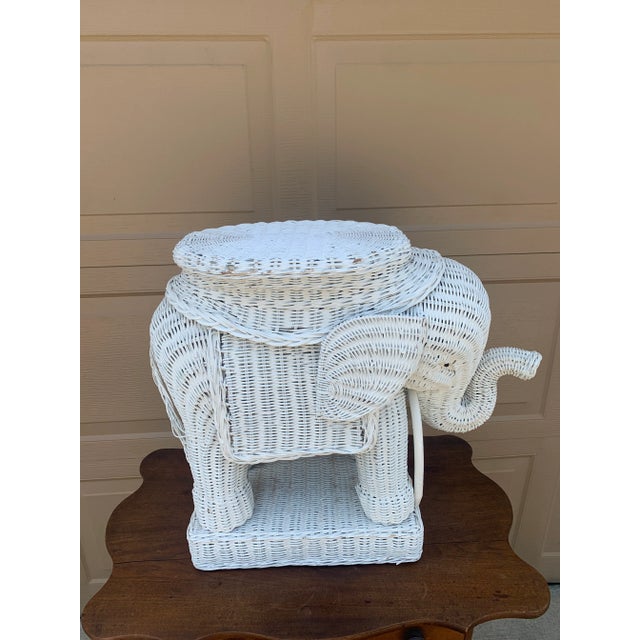 A Palm Beach Icon | White Wicker Elephant Drinks Table, 1970s For Sale - Image 12 of 12