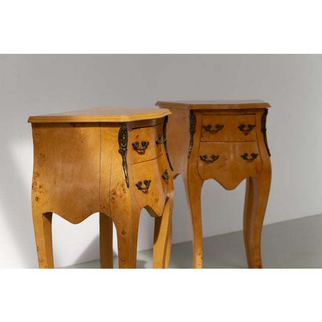 Louis XV French Birch Burl Nightstands, 1920s, Set of 2 For Sale - Image 3 of 18