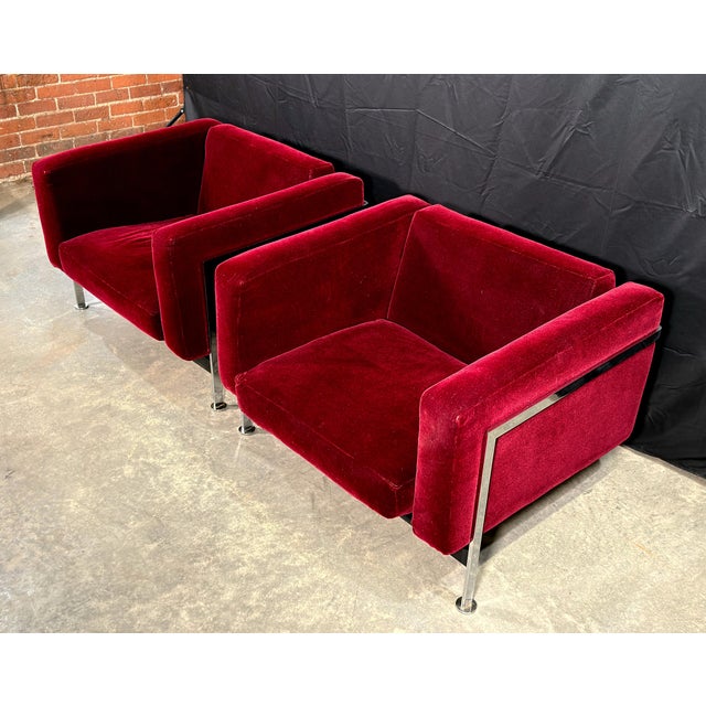 This pair of cube lounge chairs by Stendig follows the iconic design originated by Robert Hausmann for De Sede in 1954....