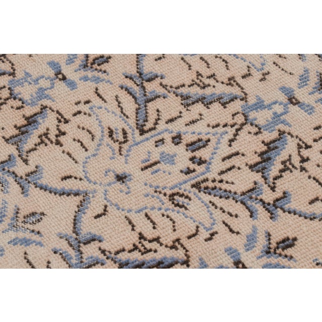 Vintage Distressed Runner Rug, Cream Pink With All-Over Florals – Rug & Kilim For Sale In New York - Image 6 of 7