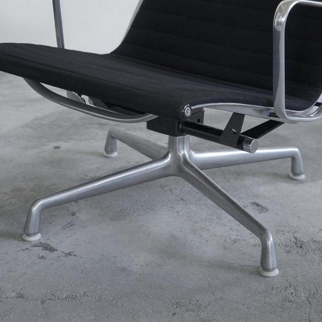 EA322 Swivel Lounge Chairs by Charles and Ray Eames for Herman Miller, 1984, Set of 2 For Sale - Image 12 of 14