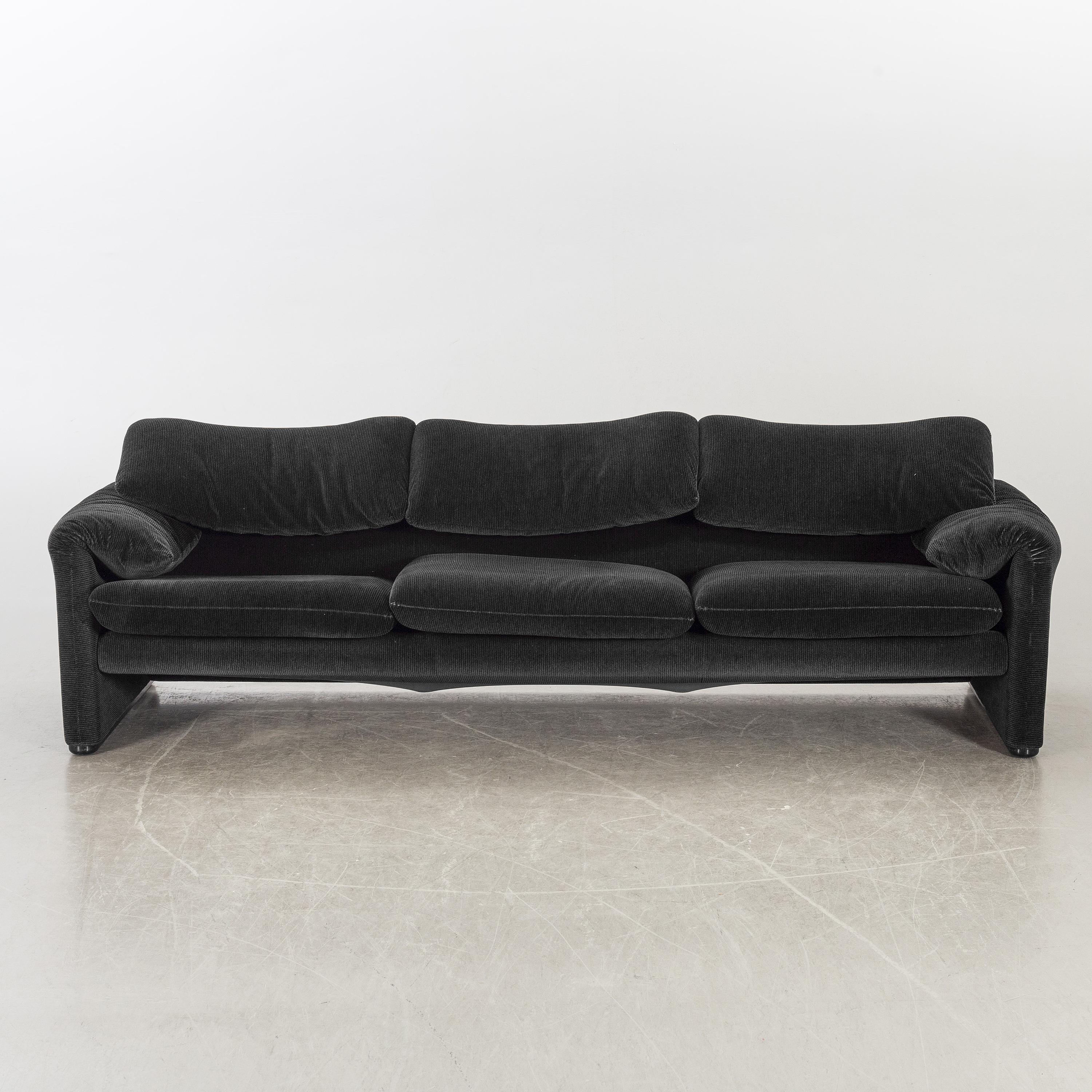 1990s Vico Magistretti Maralunga Sofa Cassina Black Italy | Chairish