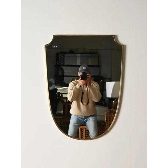 Large Italian Brass Shield-Shaped Mirror by Gio Ponti, 1950s For Sale - Image 3 of 13