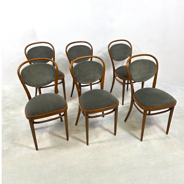 Vintage Chairs in Velours and Table from Thonet, 1970s, Set of 7, in Good conditions. Designed 1920 to 1949 This piece has...